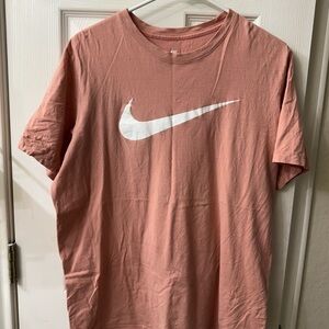 Nike Men's Pink T-Shirt